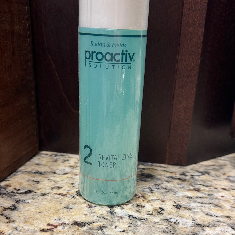 Proactiv Solution Revitalizing Toner in Aqua